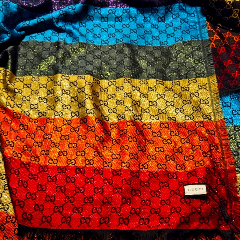 Gucci scarve multi colored